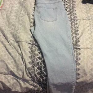 Mid ride Capri jeans